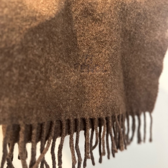 🍁😍”Fendi” Brown Wool Scarf” - Picture 4 of 8